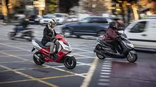 La Guardia Urbana intensificará el control de motos y ciclomotores hasta el domingo para incrementar su seguridad