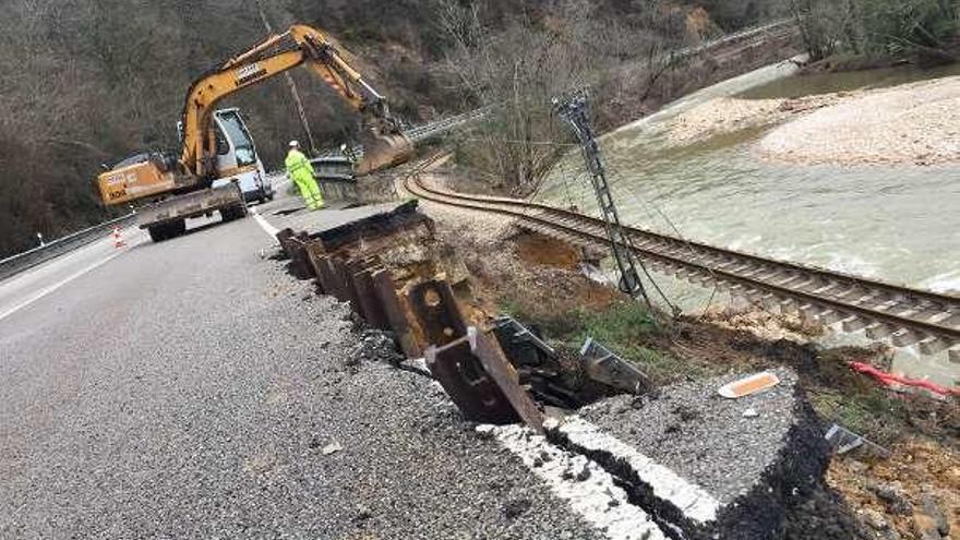 Comienzan en Arobes las obras para restablecer el servicio de tren