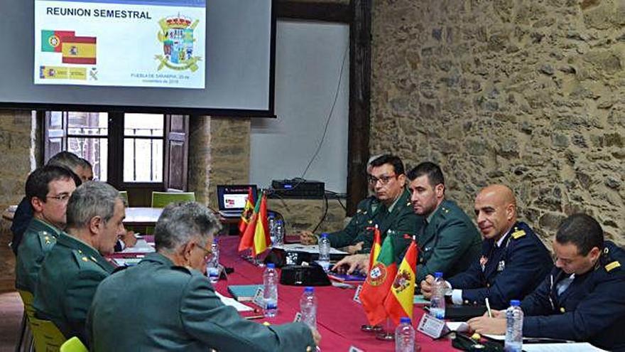 Reunión de la Guardia Civil y la GNR celebrada en Puebla.