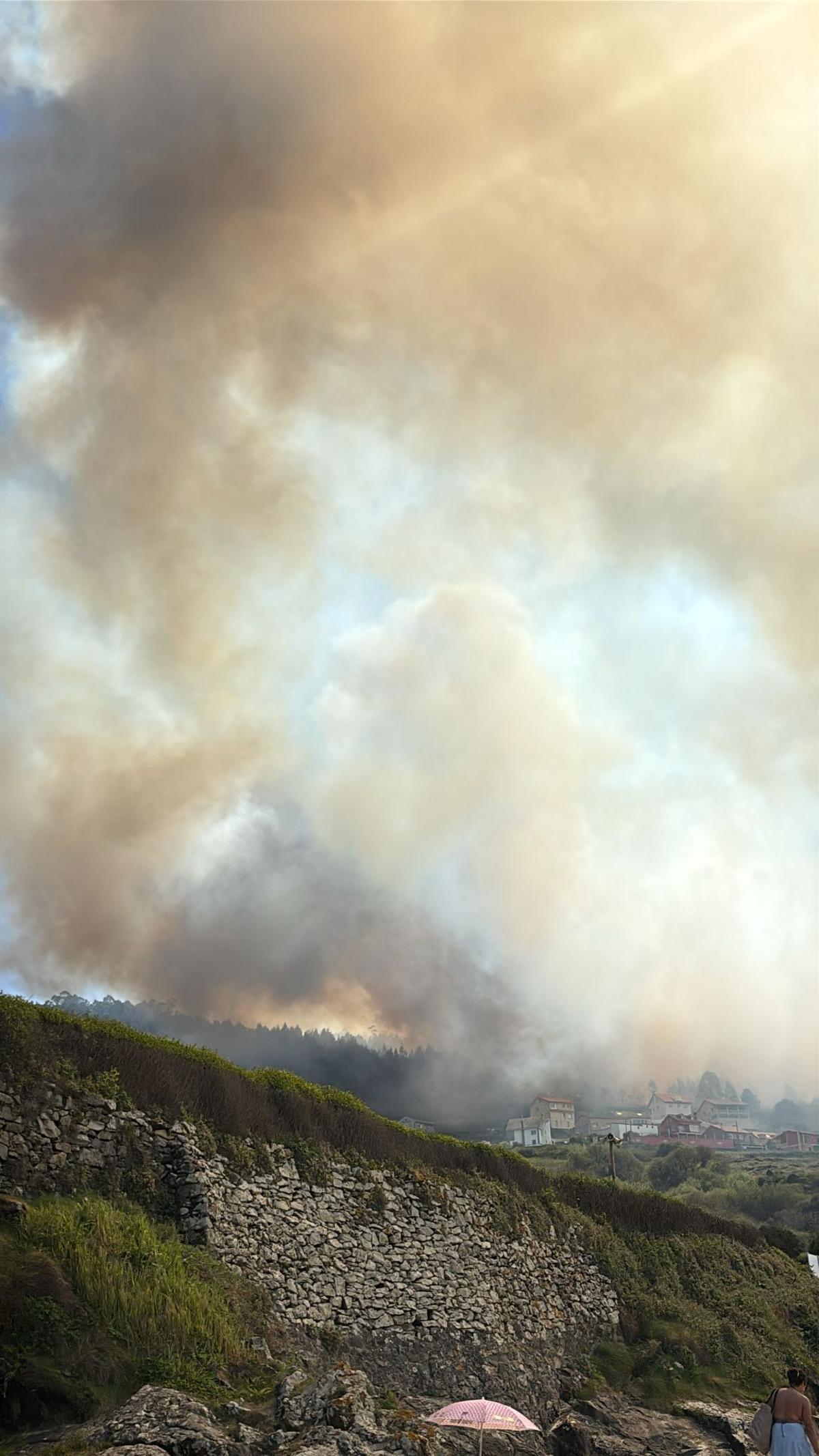 Activo un incendio forestal en Caión