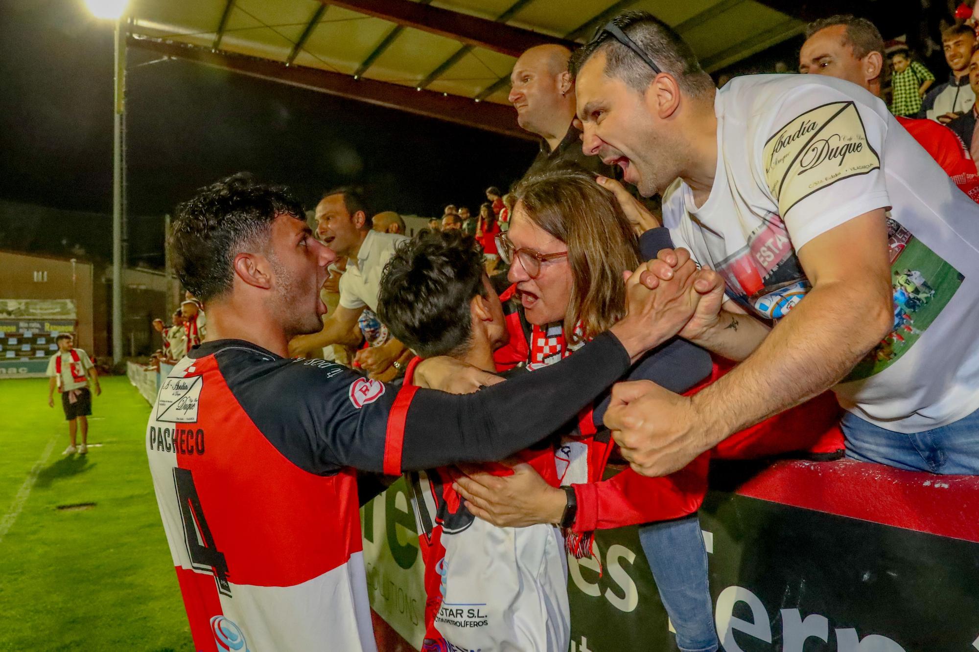 A Lomba vive una fiesta del fútbol con final feliz para el Arosa ante la UD Ourense (3-0)