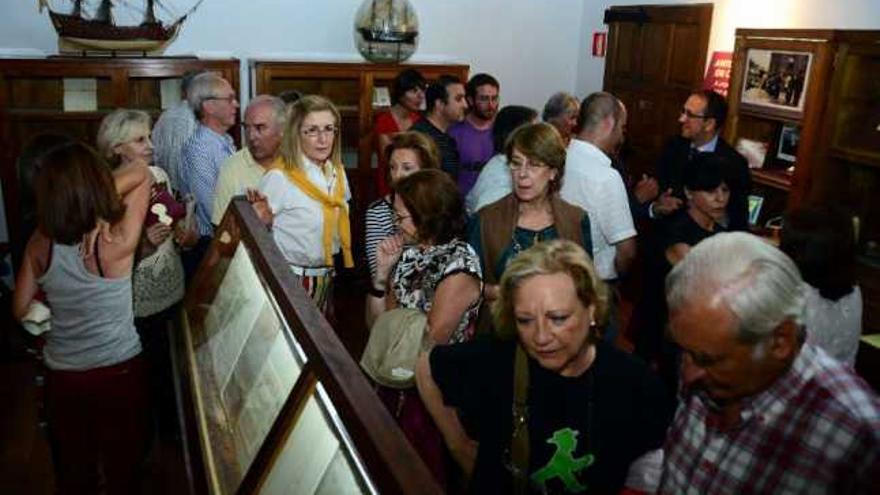 Asistentes a la inauguración de la exposición de Antonio Massó.  // Gonzalo Núñez