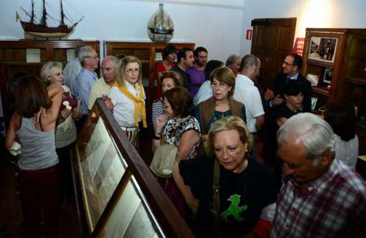 Asistentes a la inauguración de la exposición de Antonio Massó.  // Gonzalo Núñez