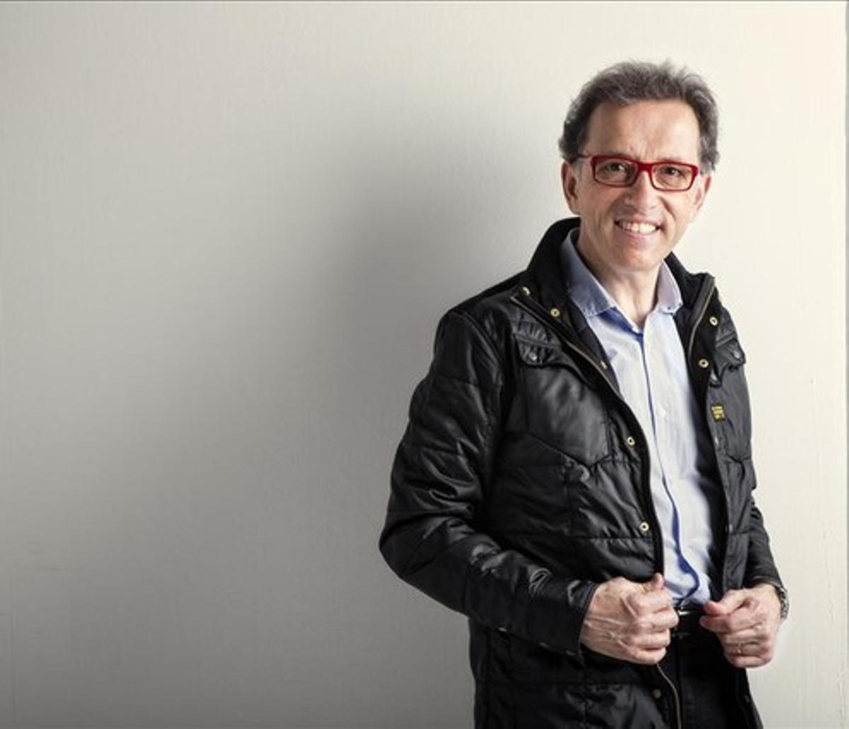 El presentador Jordi Hurtado, durant una sessió de fotos, a EL PERIÓDICO. El presentador Jordi Hurtado, durant una sessió de fotos, a EL PERIÓDICO.