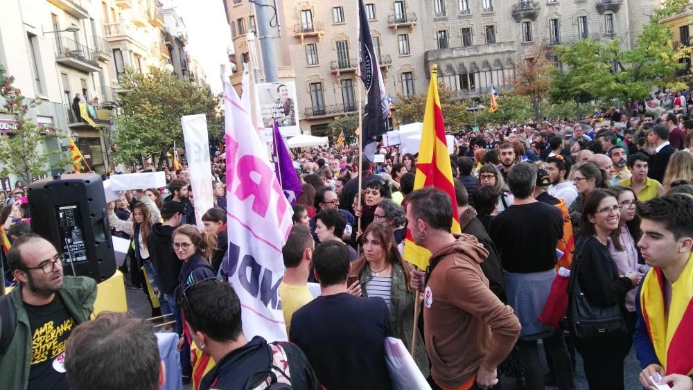 Concentració a Manresa contra els atacs a les institucions catalanes