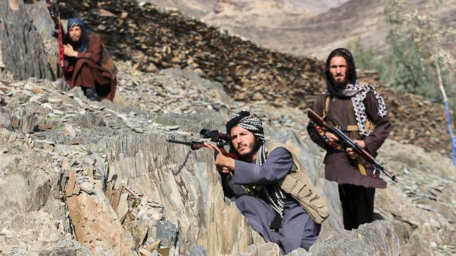 Pakistán anuncia una "guerra abierta" con Afganistán y bombardea Kabul