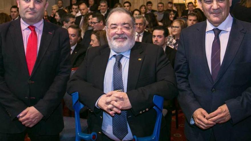 Javier Álvarez, presidente de Casintra; Mario García, y Juan Antonio Pedreño, presidente de COCETA, ayer, en Oviedo.