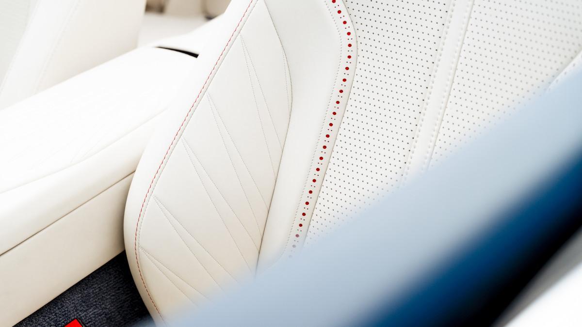 Aston Martin DB12 Volante Palm Beach Edition