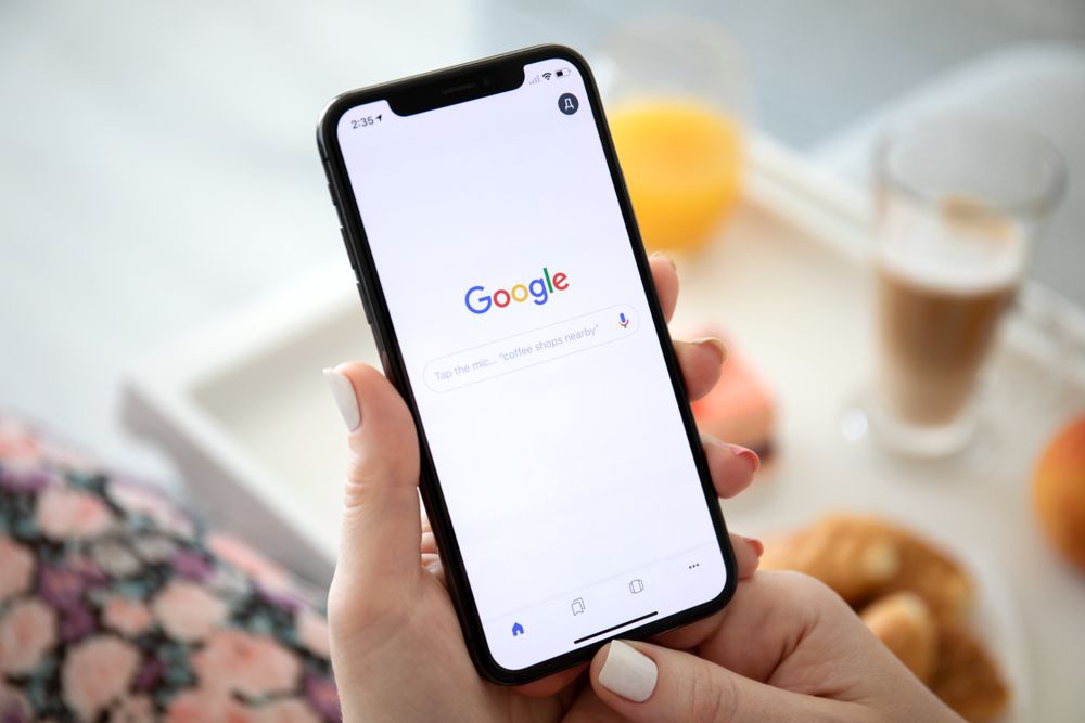 Una pantalla de Google en un iPhone X.