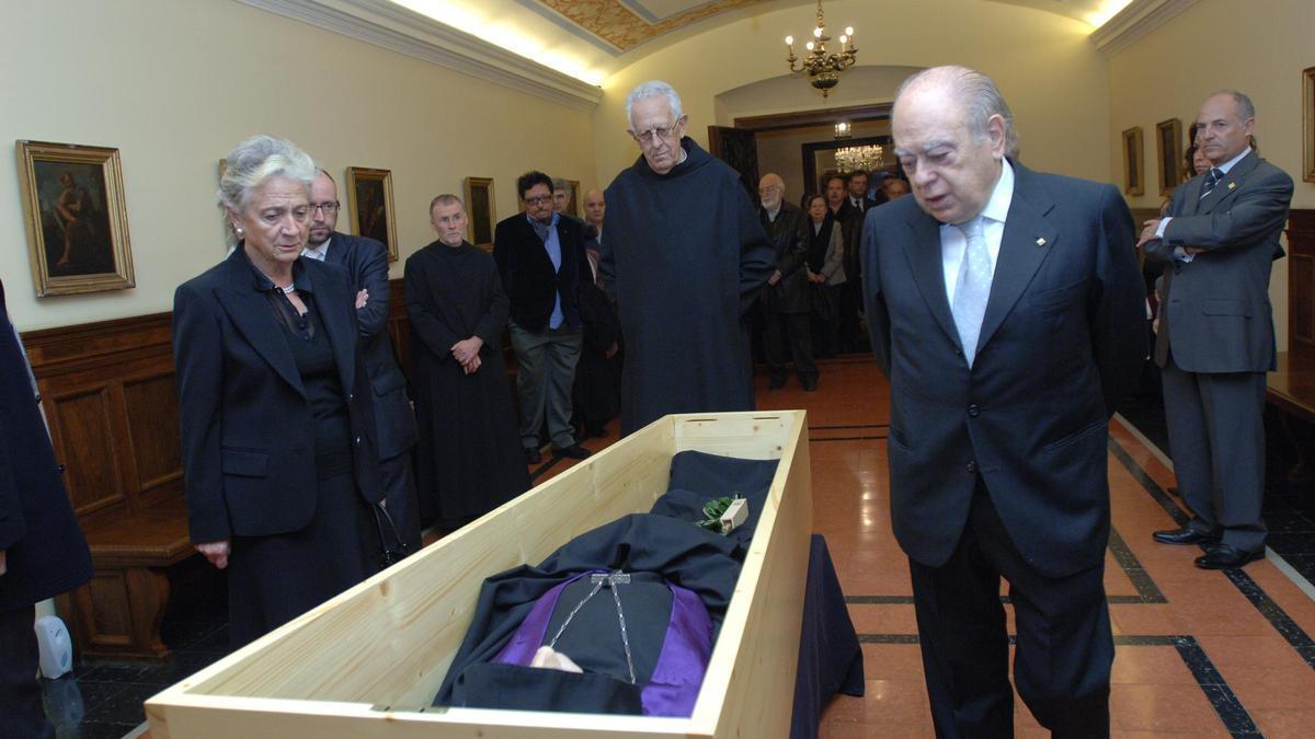 L'expresident Jordi Pujol, davant el fèretre de Cassià Just, el 12 de març del 2008