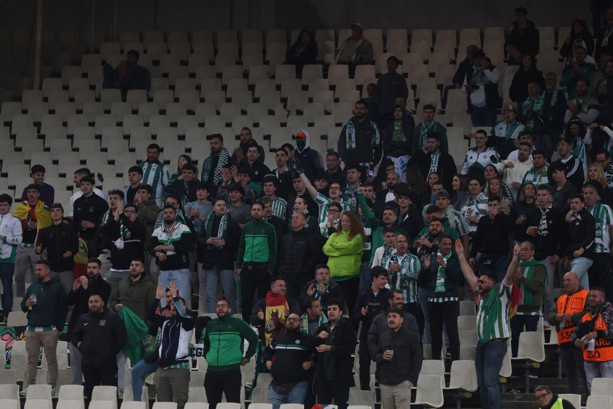 Afición del Betis en el Spyros Louis durante el Panathinaikos-Betis de ida de octavos de final de Europa League en Atenas