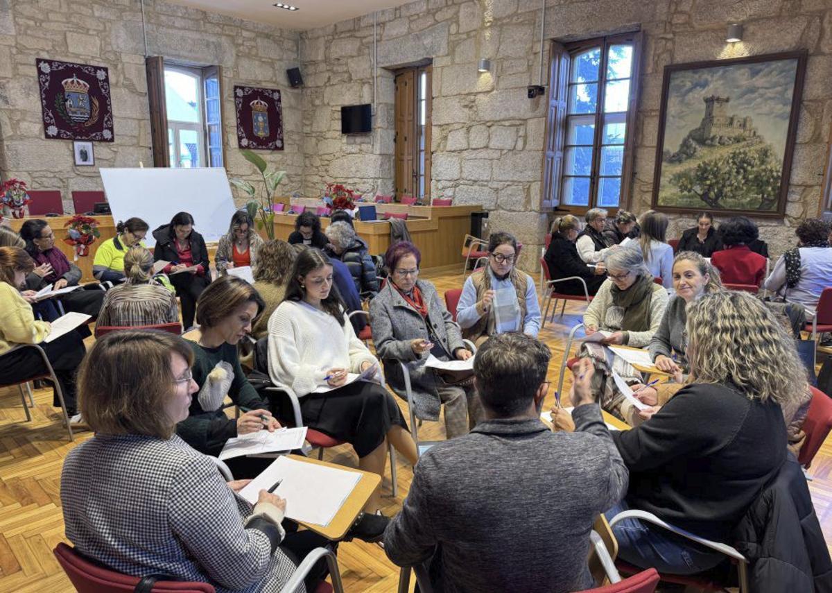 Reunión de mujeres en el Concello de Ponteareas. | D.P.