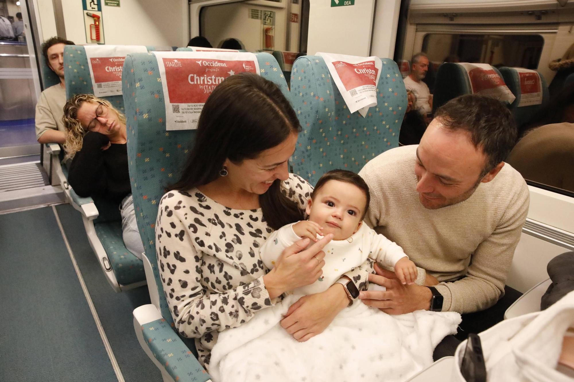 Los asturianos que estrenan el AVE a Madrid: así fue el primer viaje de pasajeros