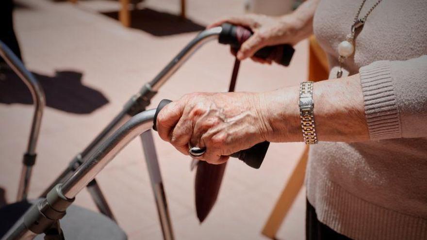 Los mayores podrán salir de las residencias para estar con sus familias en períodos de un mes como mínimo