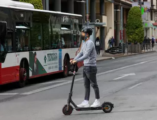 Alicante sigue apretando a los patinetes eléctricos: pasa de tres multas diarias a más de diez