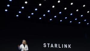 Gwynne Shotwell, presidenta del gigante aeroespacial SpaceX, propiedad de Elon Musk, durante su charla en el MWC 2026.