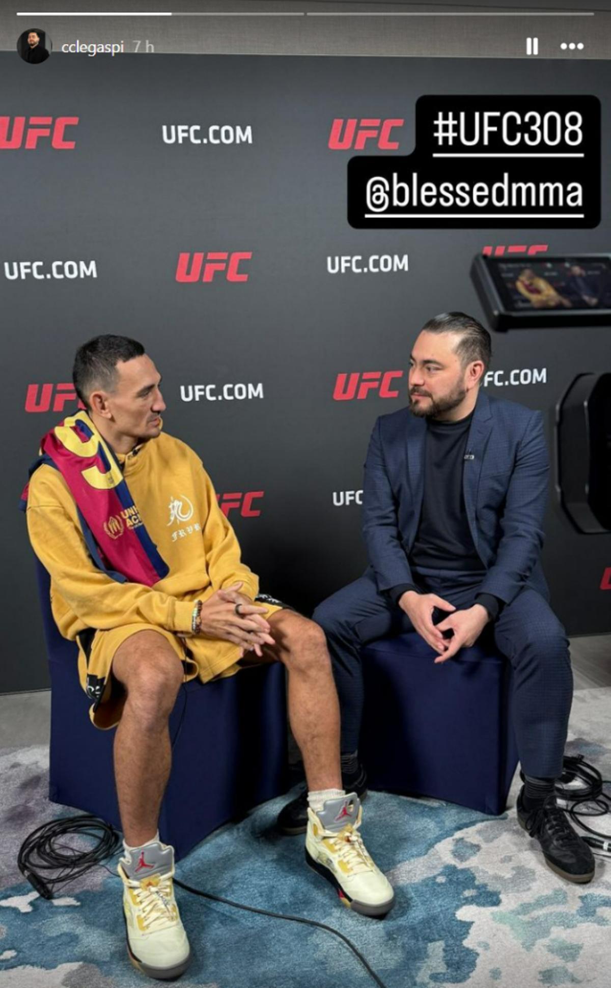 Max Holloway, con una camiseta del Barça al cuello