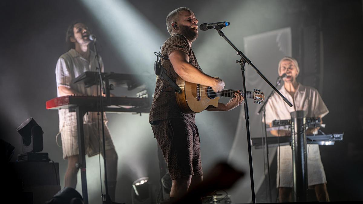 Oques Grasses, actuando en la playa del Bogatell en la Mercè 2024