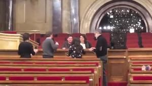 La CUP protesta per l’ajornament de la sessió d’investidura, avui al Parlament de Catalunya.