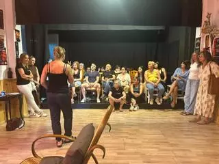 Un western teatral toma La Llotja con una treintena de actores de Elche