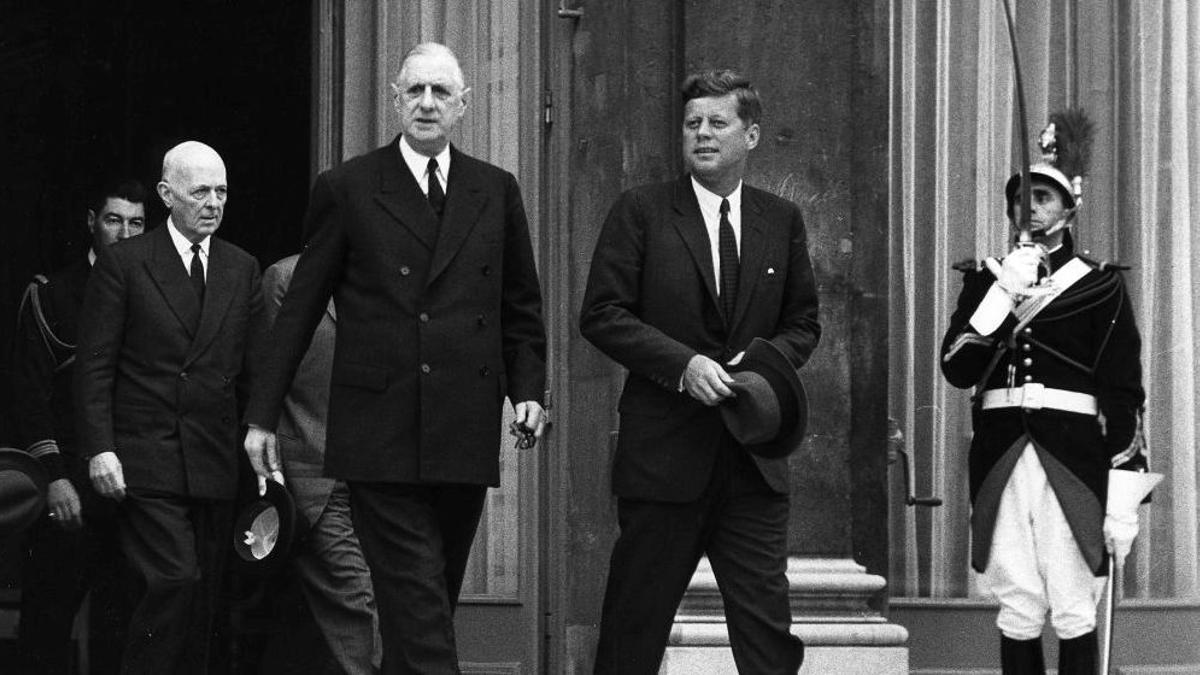 Los presidentes Charles de Gaulle y John F. Kennedy en el Palacio del Elíseo, en 1961.