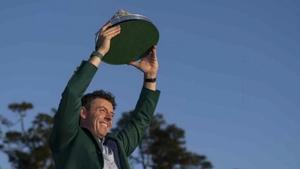 Rory levantaba el trofeo de campeón en el Masters por segundo año consecutivo