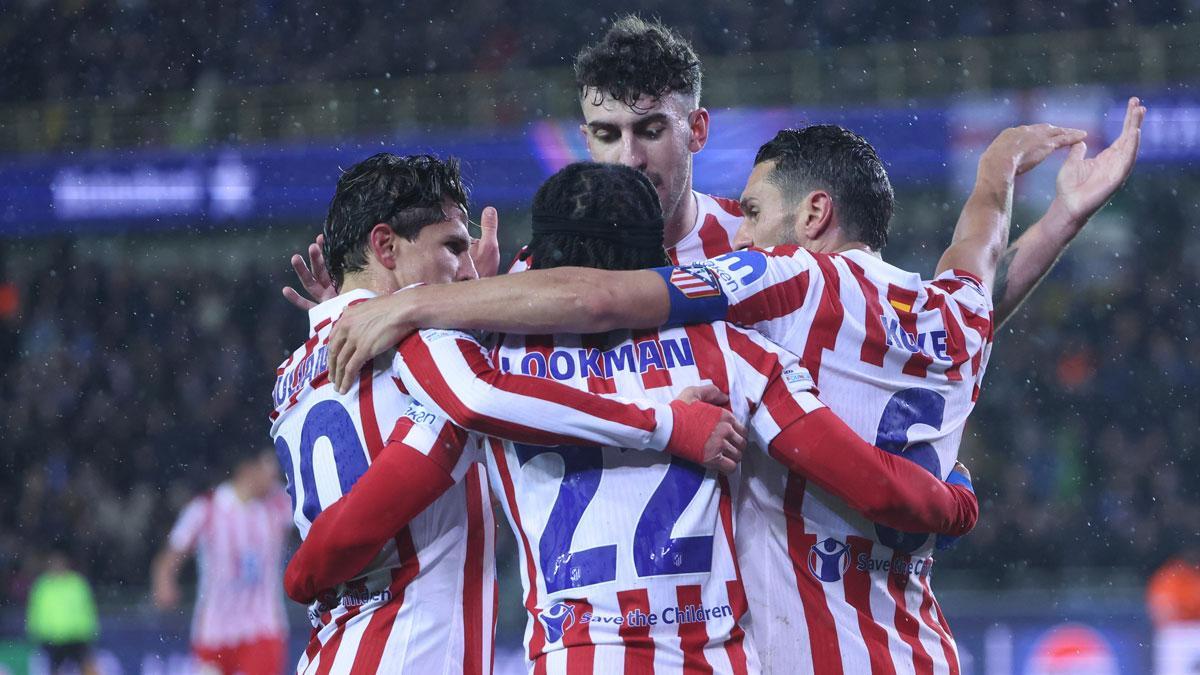 El Atlético de Madrid celebra el gol de Lookman