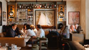 Ambiente en el Bar Vergara a la hora de comer.