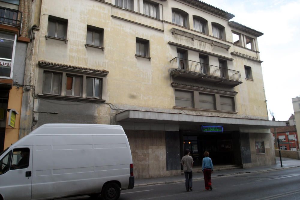 Fachada del cine Andalucía, en la calle Victoria.