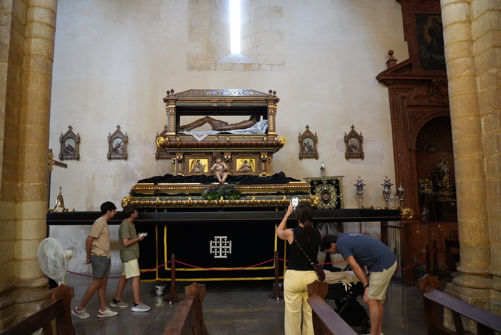 Nuestro Señor Jesucristo del Santo Sepulcro de El Carpio ya está en la iglesia de San Pedro