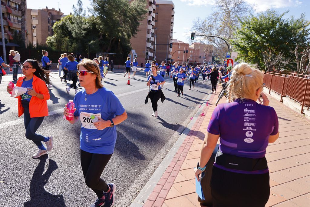 Imágenes del recorrido de la Carrera de la Mujer: avenida Pío Baroja y puente del Reina Sofía (I)