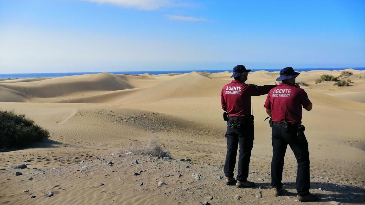 Medio Ambiente sanciona a 46 personas por transitar por zonas prohibidas en las Dunas y pernoctar en los tarajales