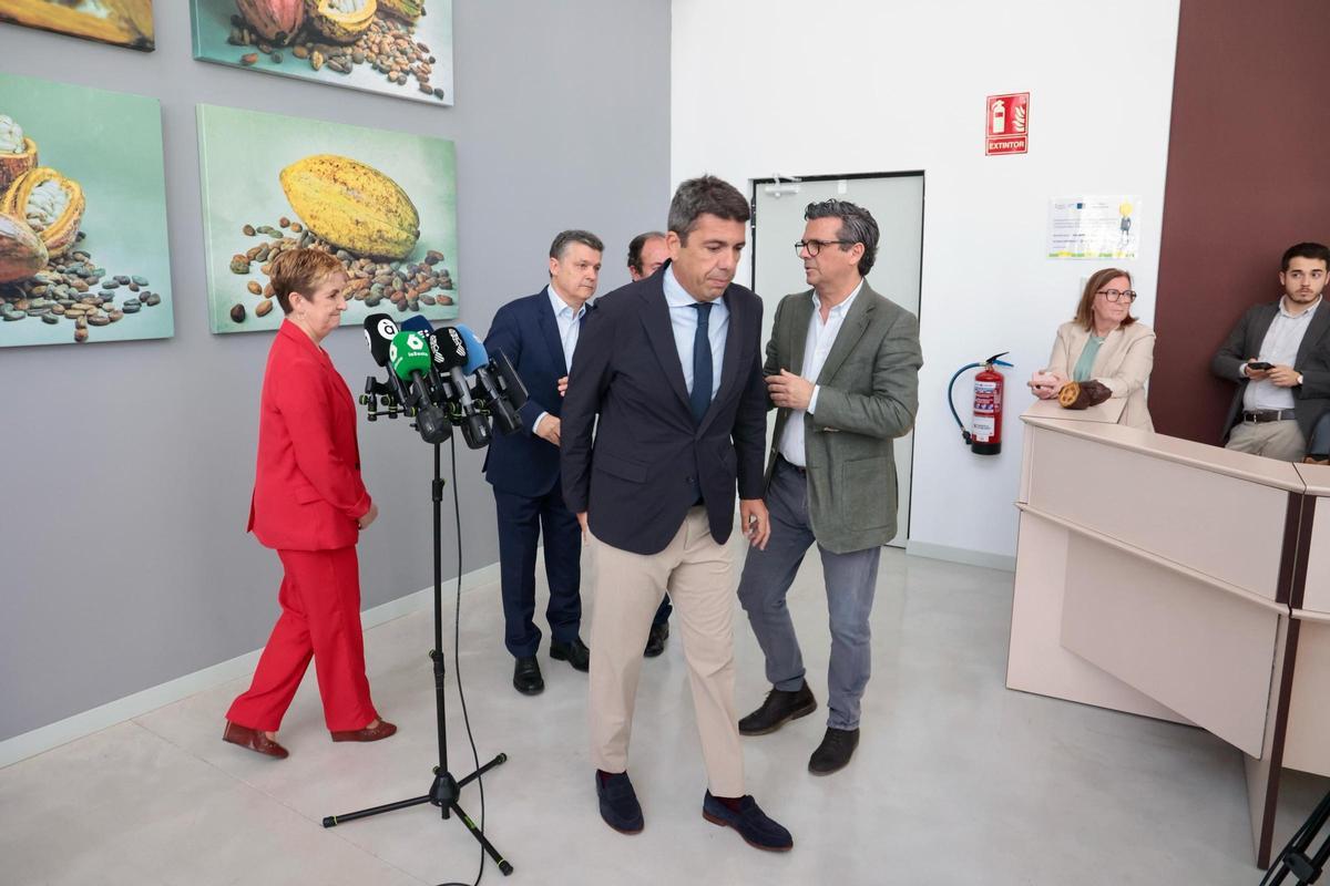 Visita de Mazón al Parque Empresarial L'Espartal III en Xixona
