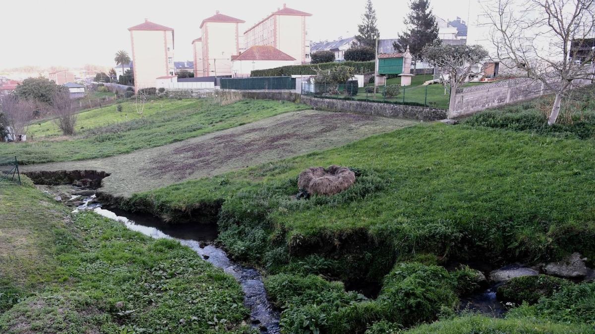 Río de Quintas, a su paso por la zona que limita los municipios de A Coruña y Culleredo.