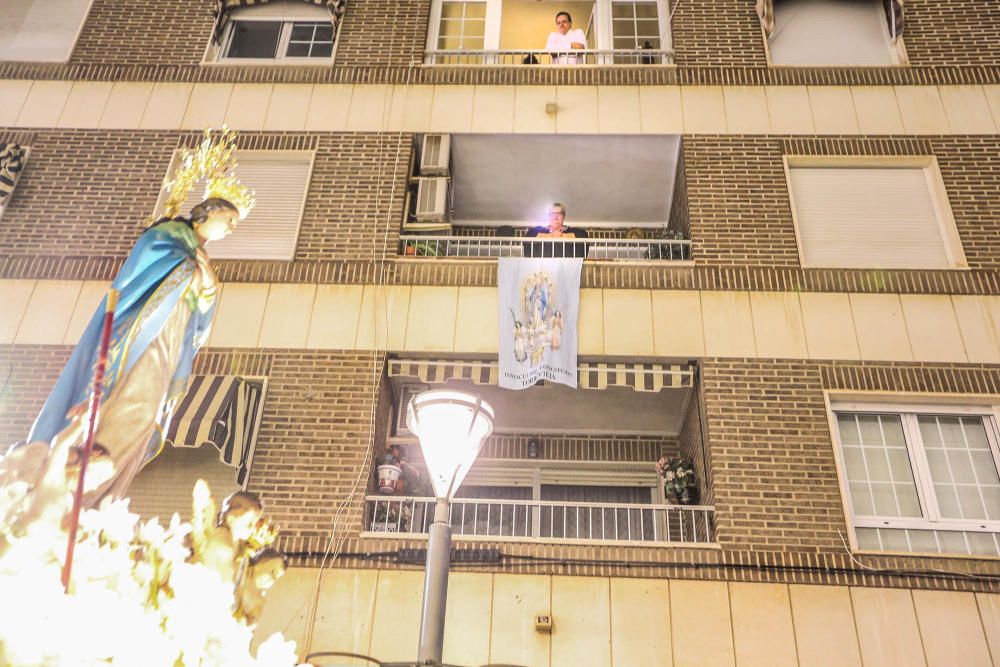 La Inmaculada Concepción protagoniza la tradicional procesión en Torrevieja.