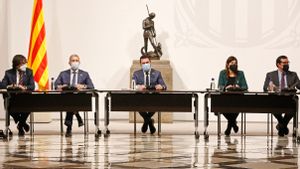 Educació posarà dos professors a les aules afectades pel 25%
