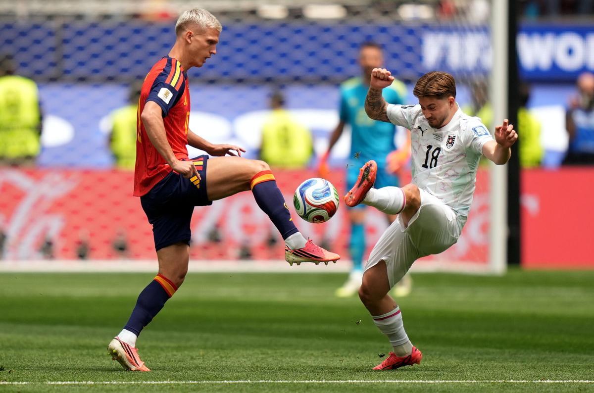 Dani Olmo, en una acción del partido