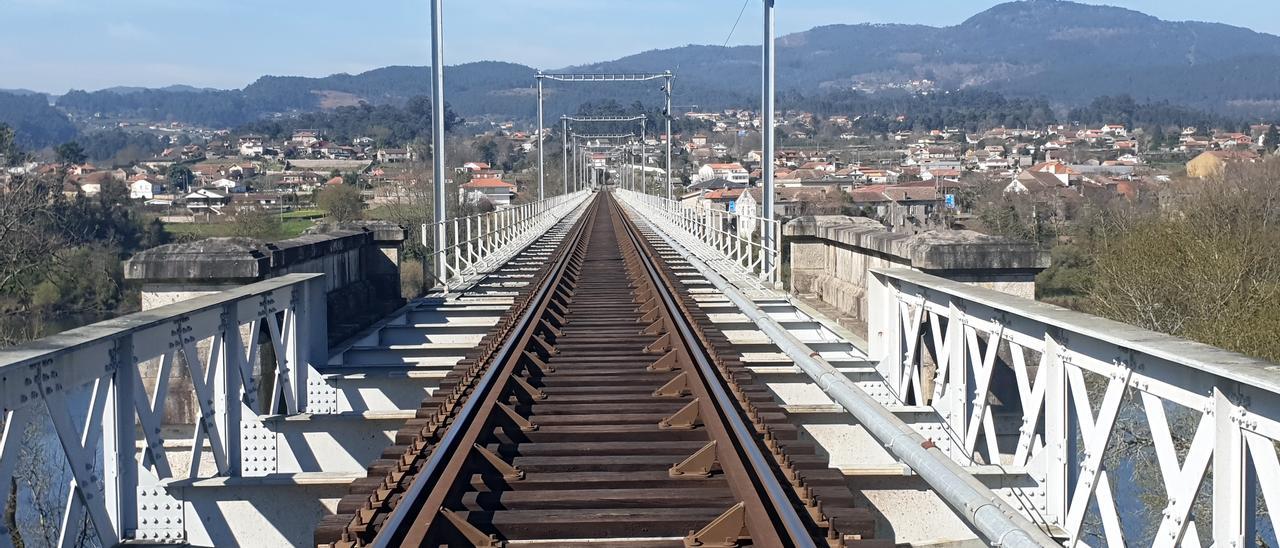 Vista del puente ferroviario entre Tui y Valença.