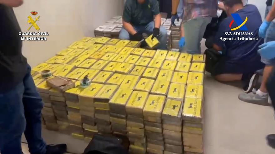 Casas en Colombia, Dubai, arte y joyas para blanquear un macroalijo de 1.400 kilos de cocaína en Castellón