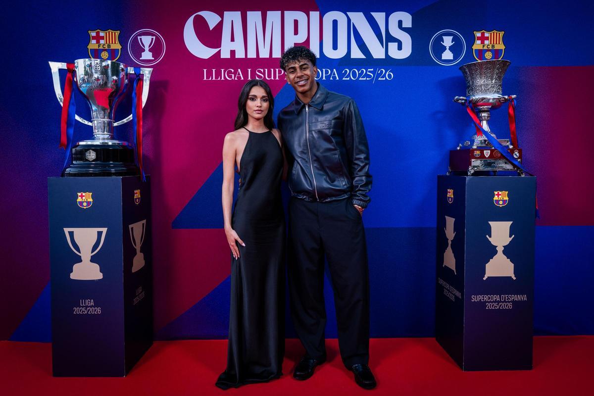 Lamine Yamal acompañado por la influencer sevillana Inés García Cena de celebración de campeones de liga de la plantilla del FC Barcelona en Casanova Beach Club