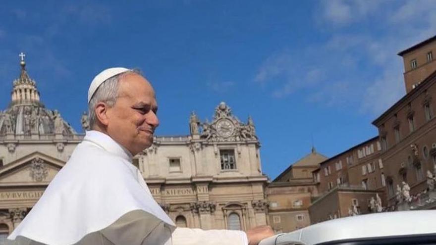 Fieles de todo el mundo en el pontificado del papa León XIV