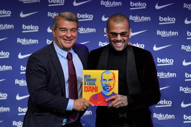 Presentación Dani Alves - Las imágenes del show que han dado la vuelta al mundo