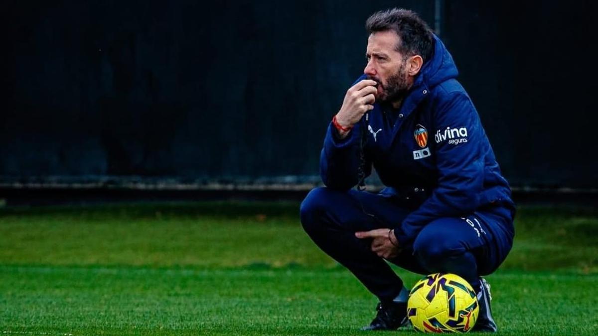 Carlos Corberán a Pepelu: "¿Quién tira el penalti?"