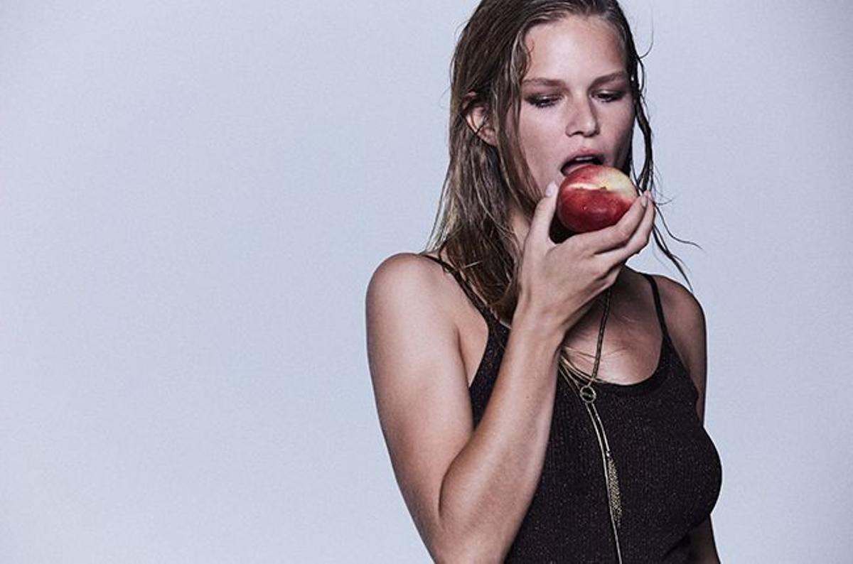 Anna Ewers en la campaña primavera-verano 2019 de Liu Jo 04