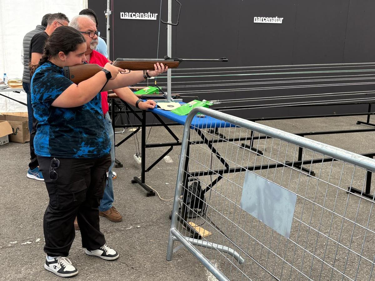 Participante en la galería de tiro de precisión.