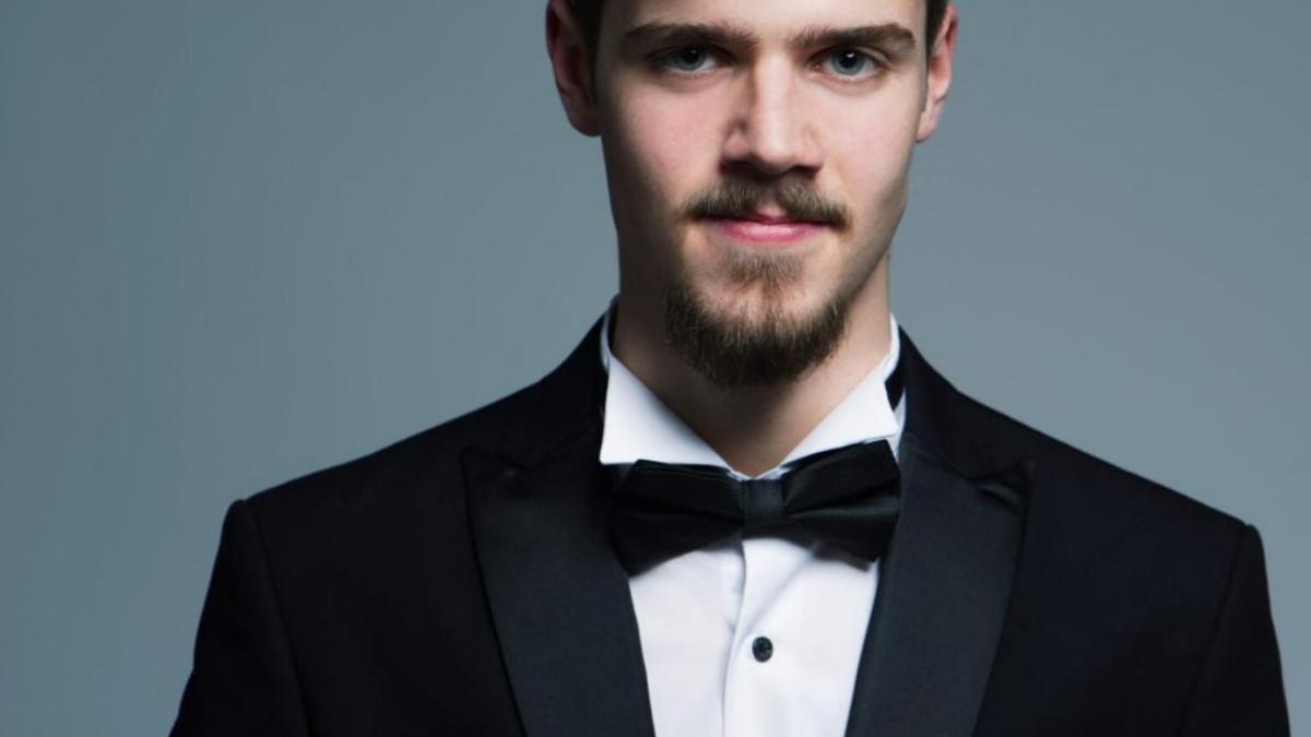 Bogdan Dugalić, el joven pianista serbio de 21 años