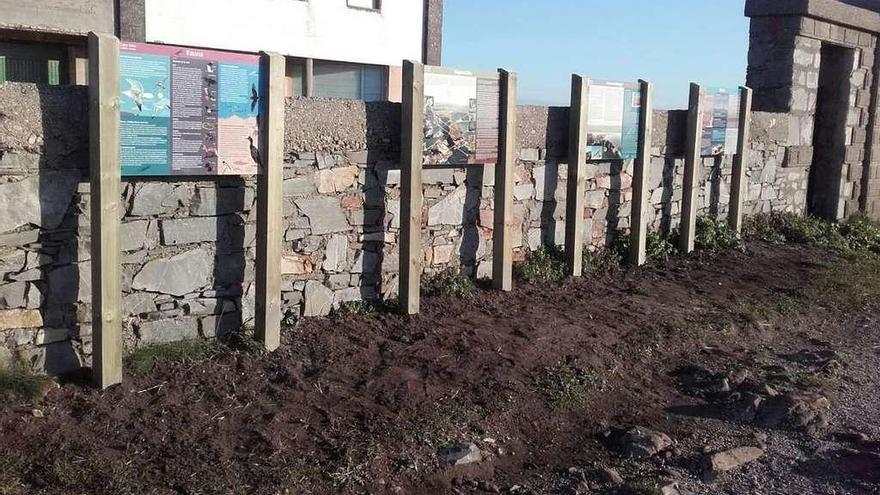 Los paneles instalados por la Autoridad Portuaria de Avilés en el faro Vidio.