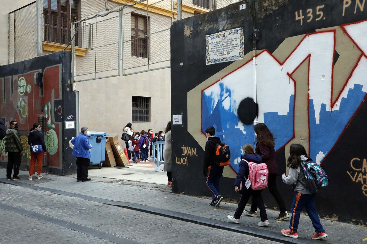 Valencia. Vuelta al cole despues de Navidad, con la incidencia alta.