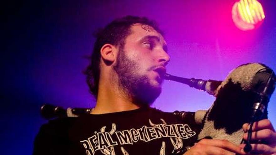 Luis Cao, alias &#039;Aspy&#039;, en un concierto con The Real Mckenzies.