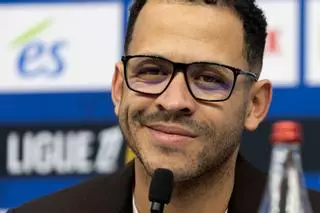 El entrenador Liam Rosenior rompe moldes en el Chelsea: el detalle viral con el que se ha ganado el respeto de los periodistas